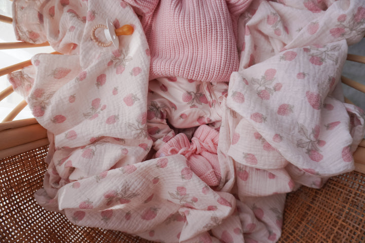 Frill Muslin Blanket | Strawberries