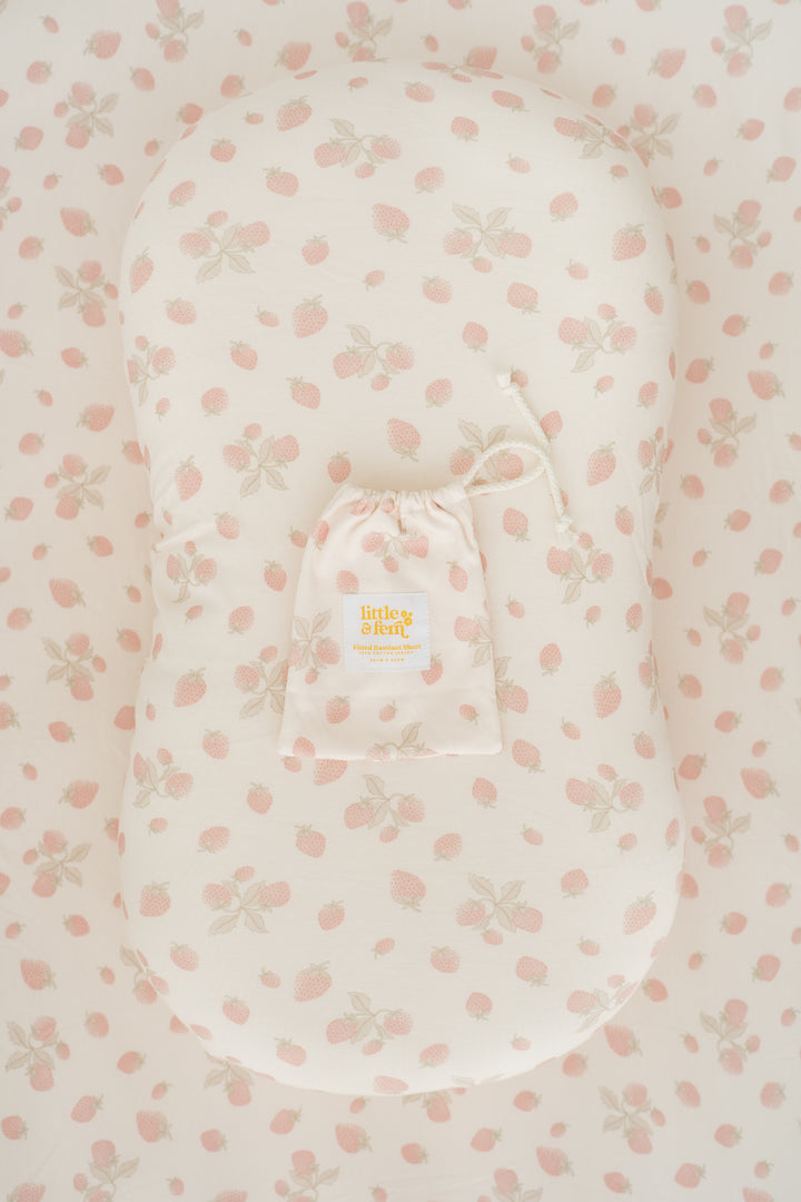 Bassinet Sheet | Strawberries
