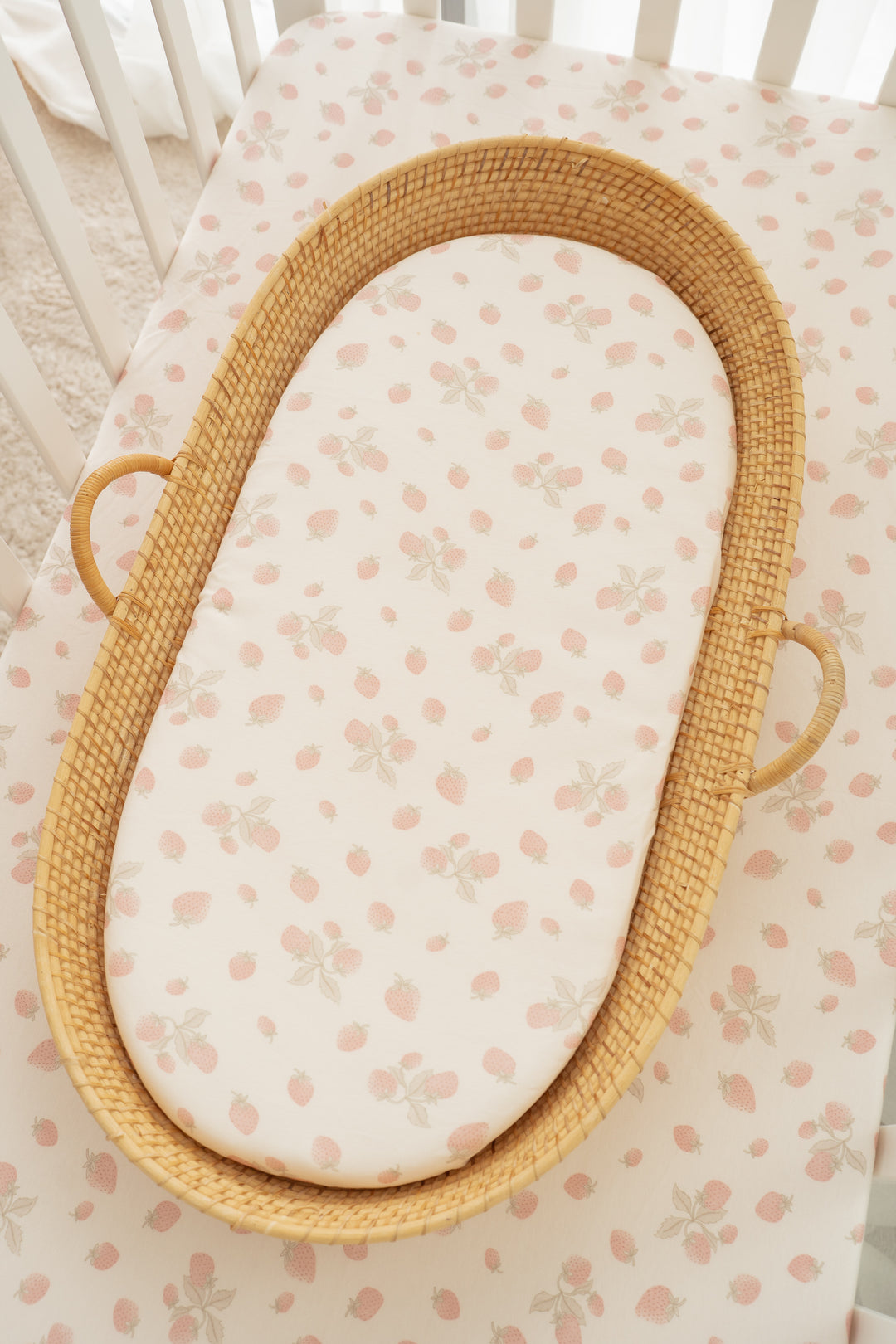 Bassinet Sheet | Strawberries