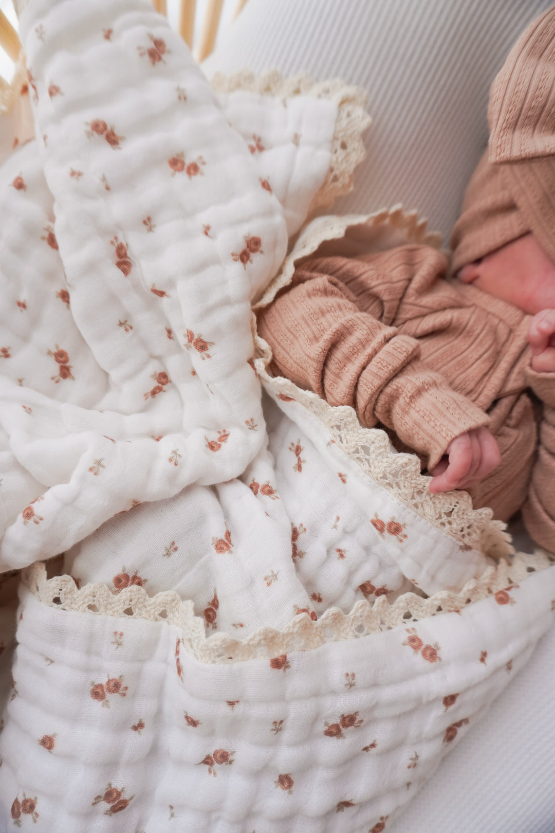 Gauze Lace Blanket | Teddy Meadow