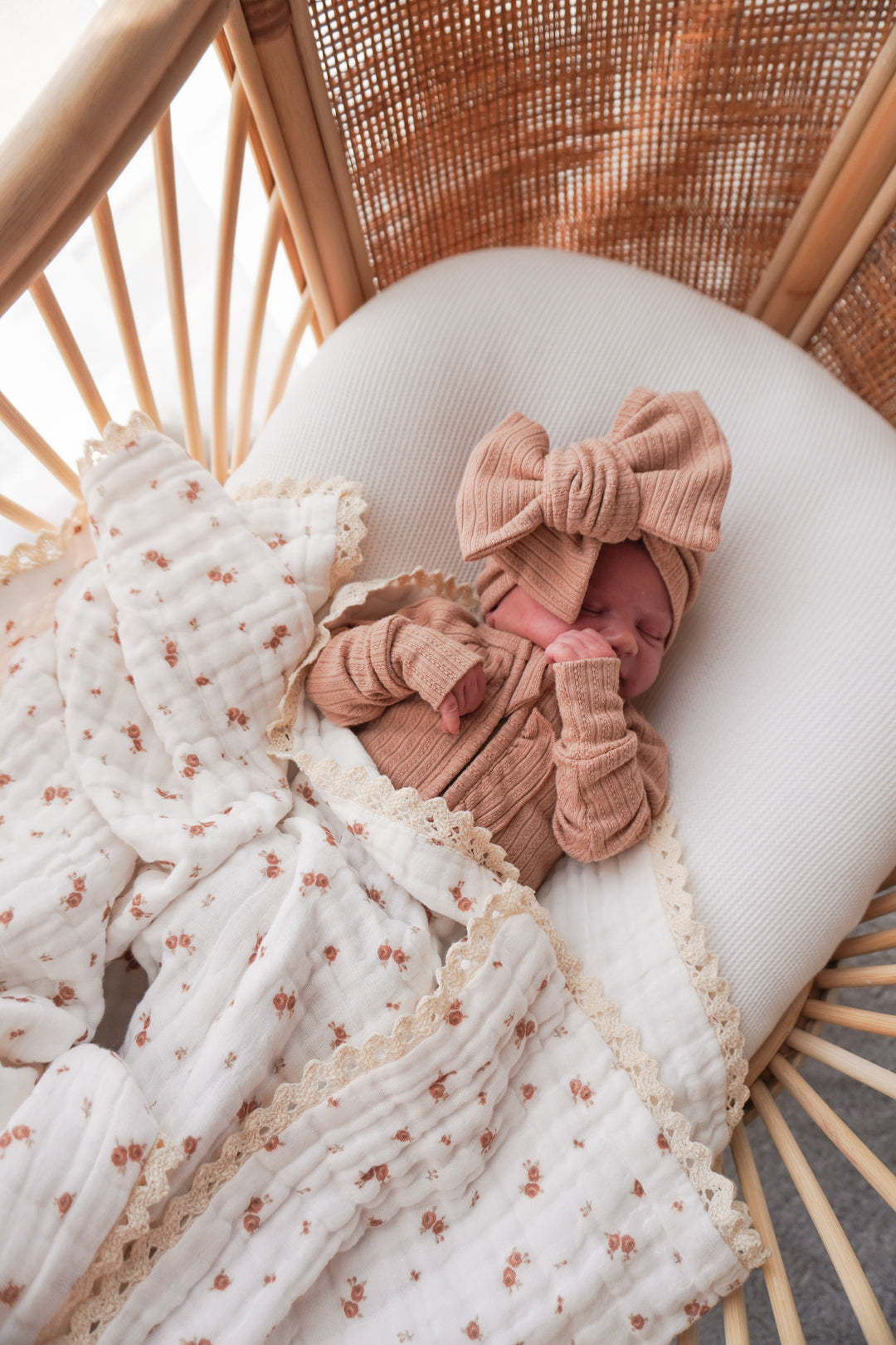 Gauze Lace Blanket | Teddy Meadow