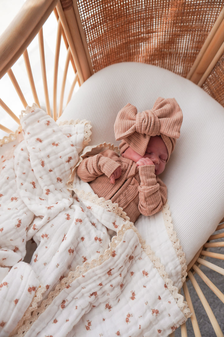 Gauze Lace Blanket | Teddy Meadow