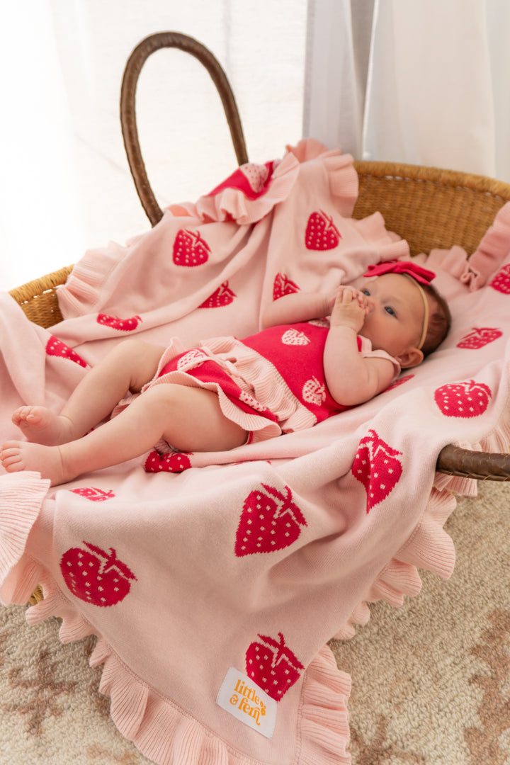 Frill Knit Blanket | Strawberries