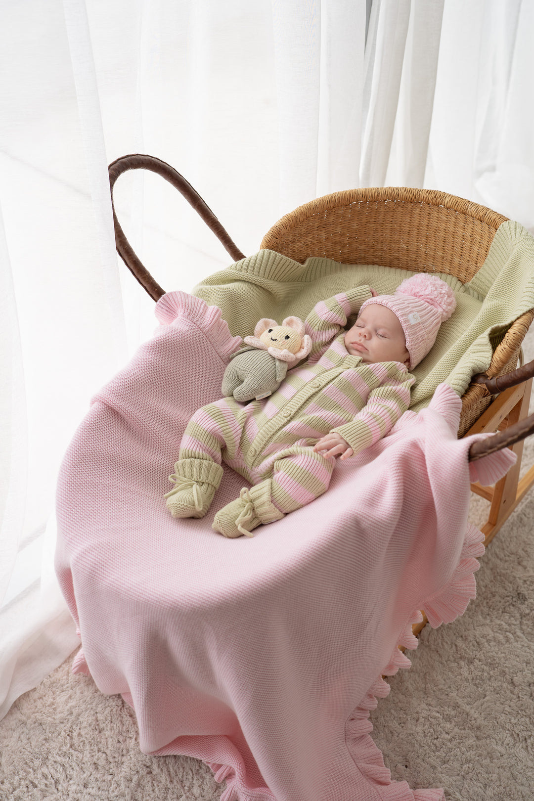 Frill Knit Blanket | Strawberry Milk