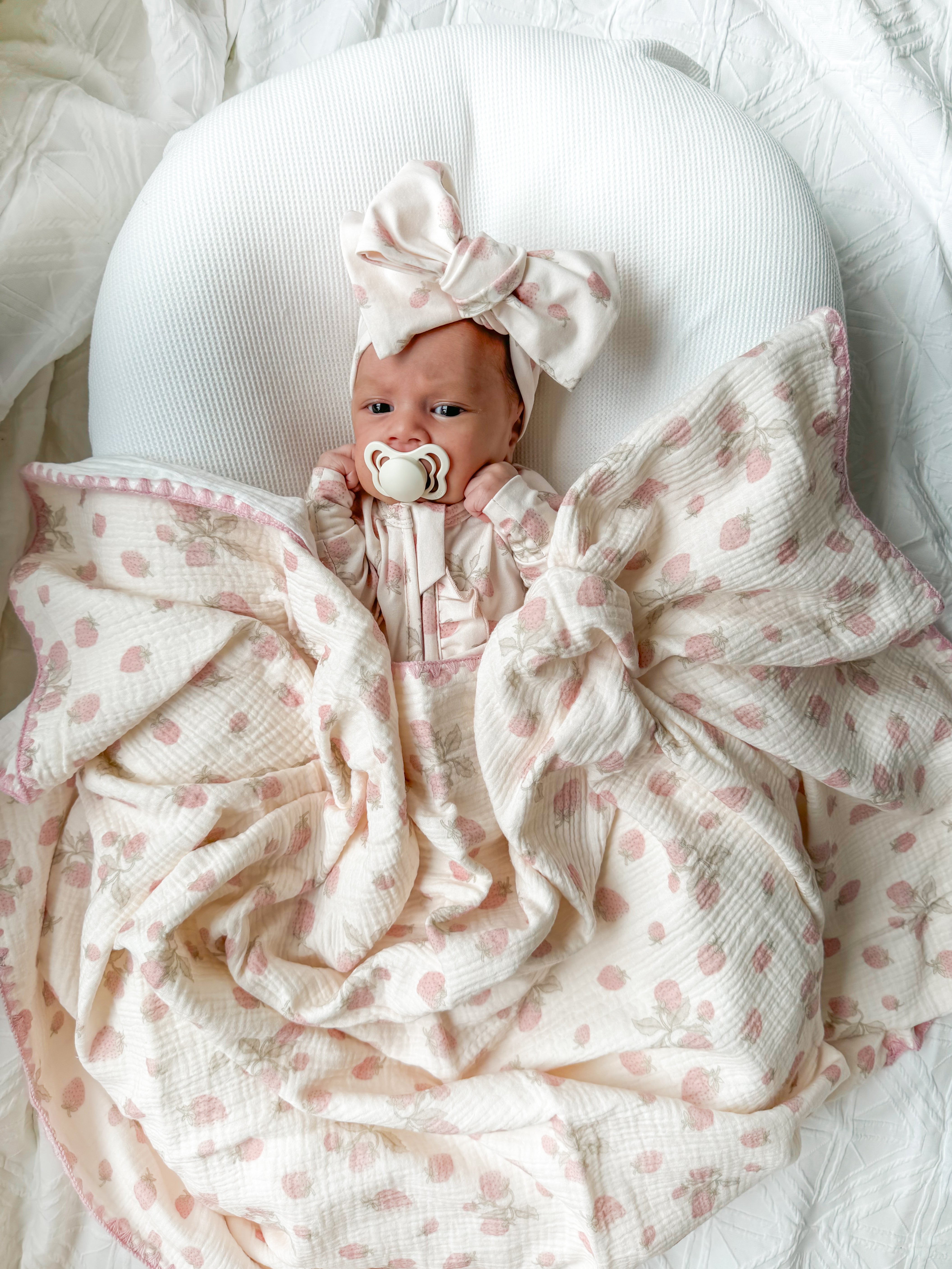 Organic Crinkle Muslin Blanket Strawberries