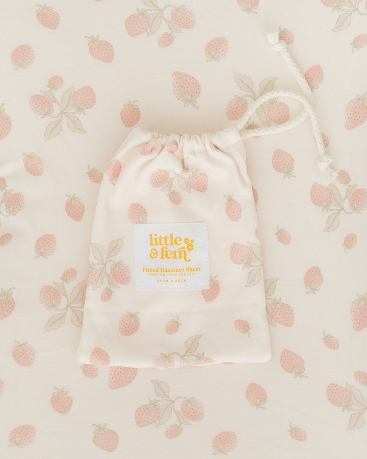 Bassinet Sheet | Strawberries