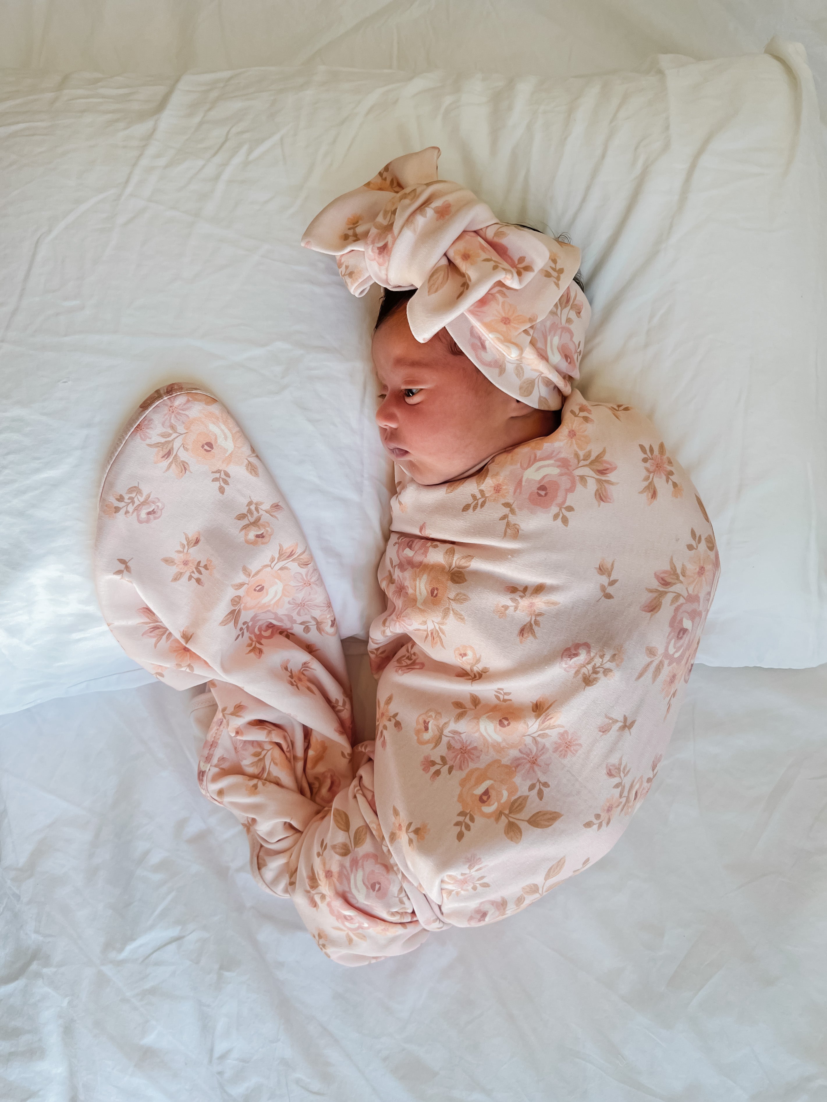 Newborn girl swaddle and bow tapered set