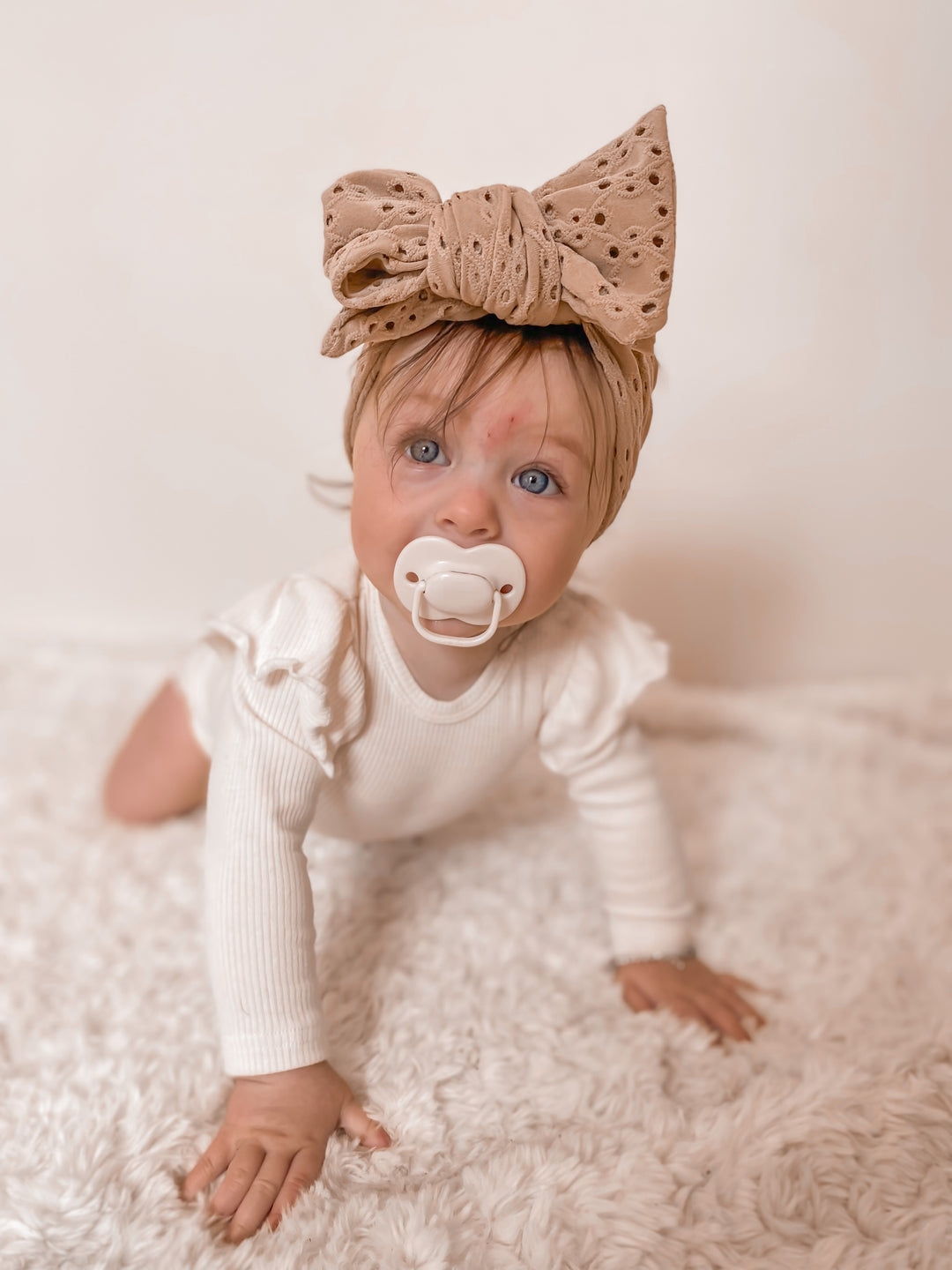 Bambi Eyelet Oversized Topknot | Hazelnut